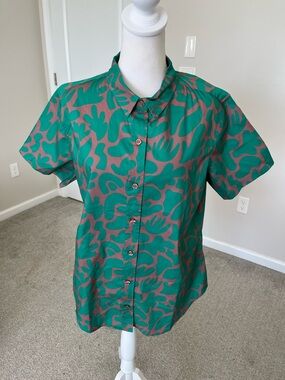 NWOT Wildfang Teal and Taupe Abstract Print Button-Up Shirt Size Large